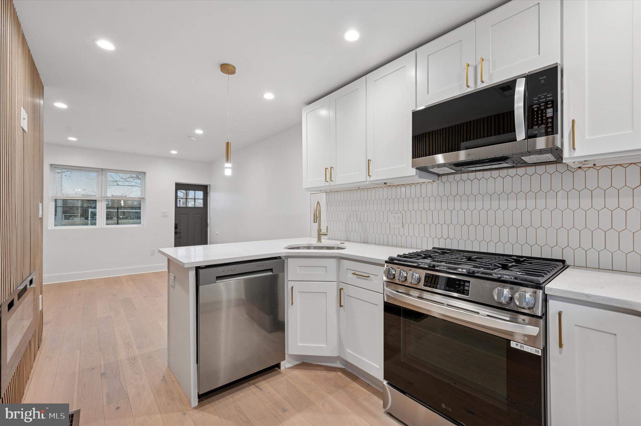 PASSYUNK SQUARE - Residential