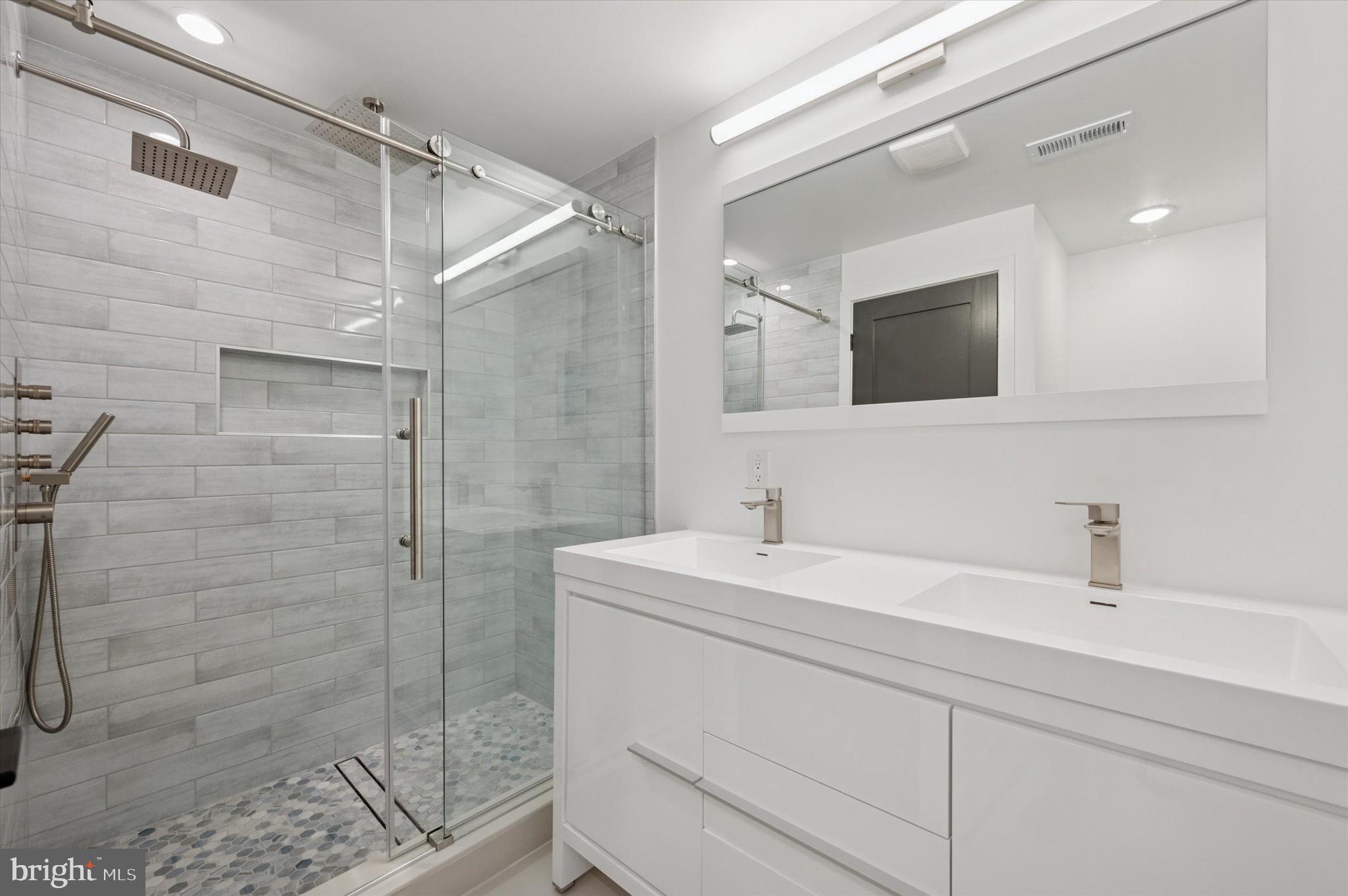 PASSYUNK SQUARE - Residential