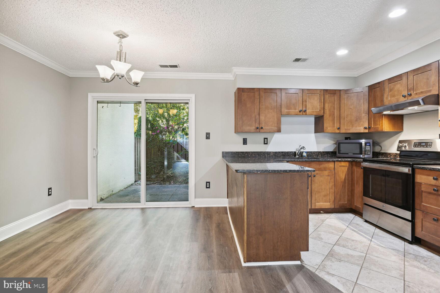 SOUTHGATE SQUARE CLUSTER - Residential Lease