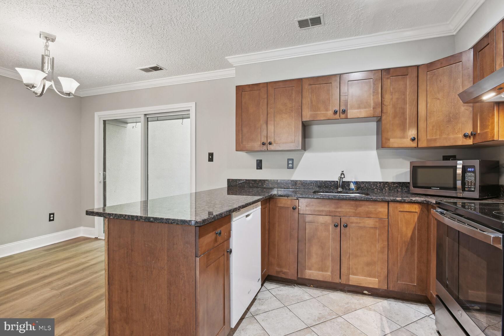 SOUTHGATE SQUARE CLUSTER - Residential Lease