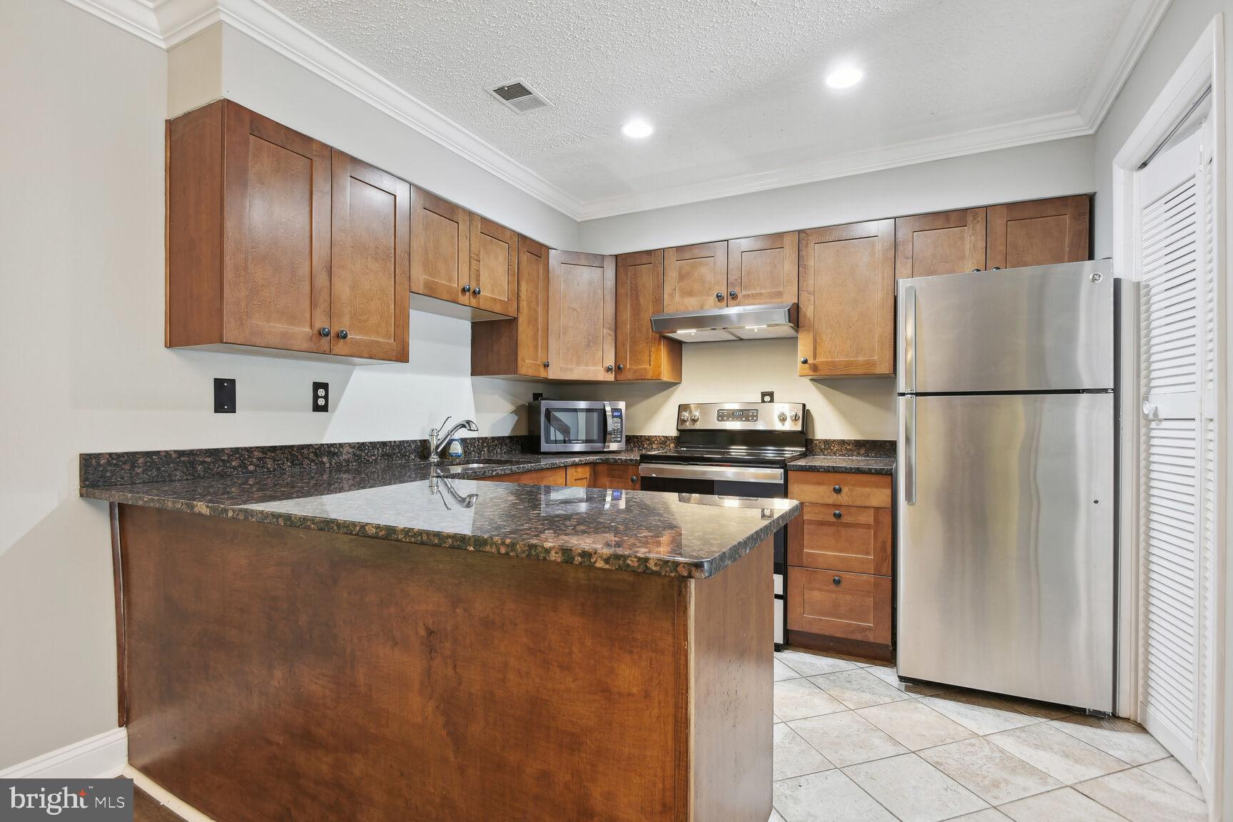 SOUTHGATE SQUARE CLUSTER - Residential Lease