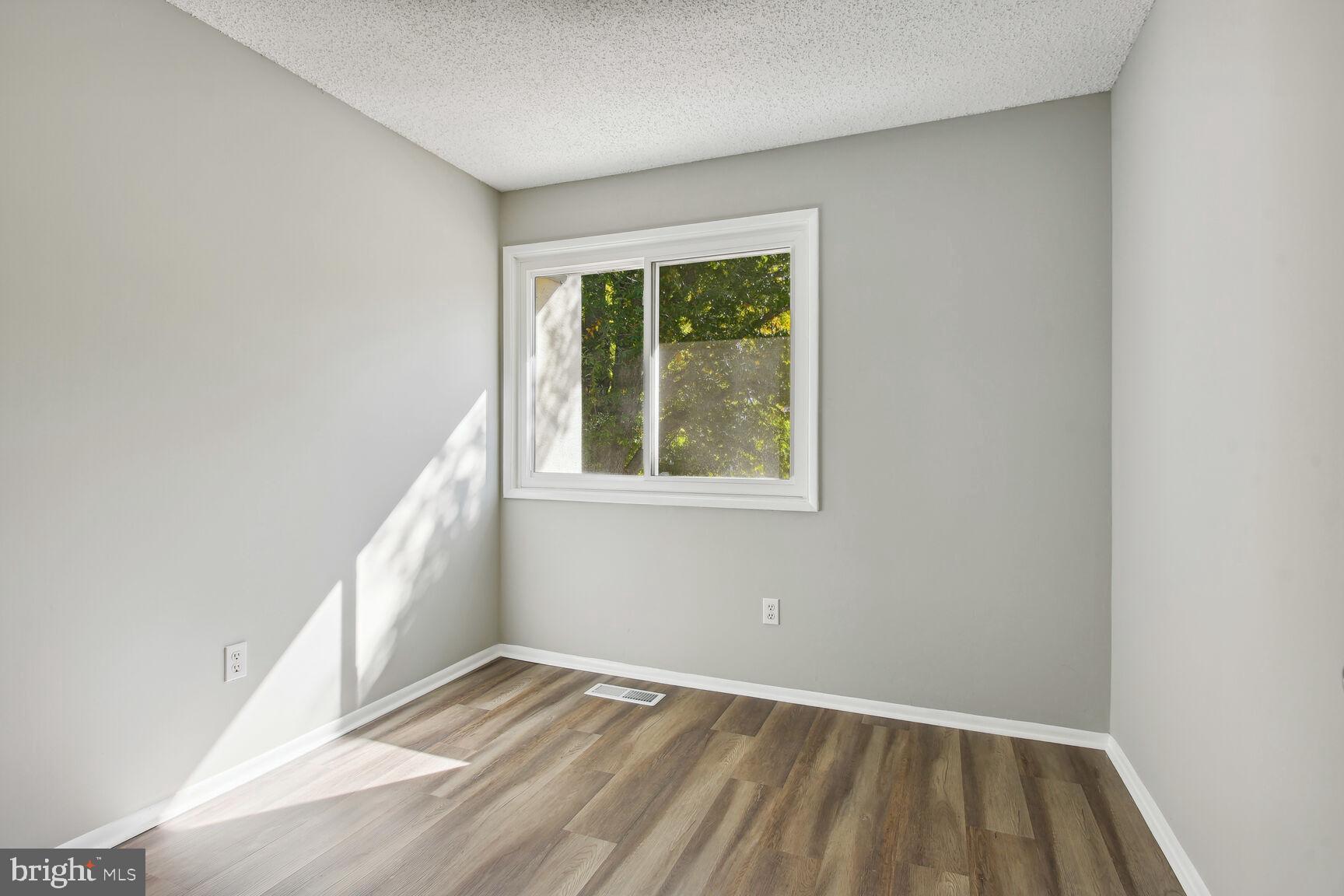 SOUTHGATE SQUARE CLUSTER - Residential Lease