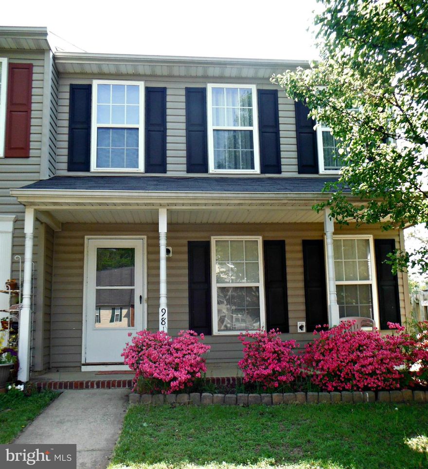 Lovely 2BR/2.5BA end unit colonial TH in Germanna Point, Ft. two LARGE master bedrooms w/separate bathroom &spacious closets.  Close to I-95, shopping, Germanna, hospital & much more! Pictures taken before current tenant moved in. DO NOT SHOW WITHOUT CONFIRMED APPOINTMENT.  CURRENT TENANTS HAVE DOGS.