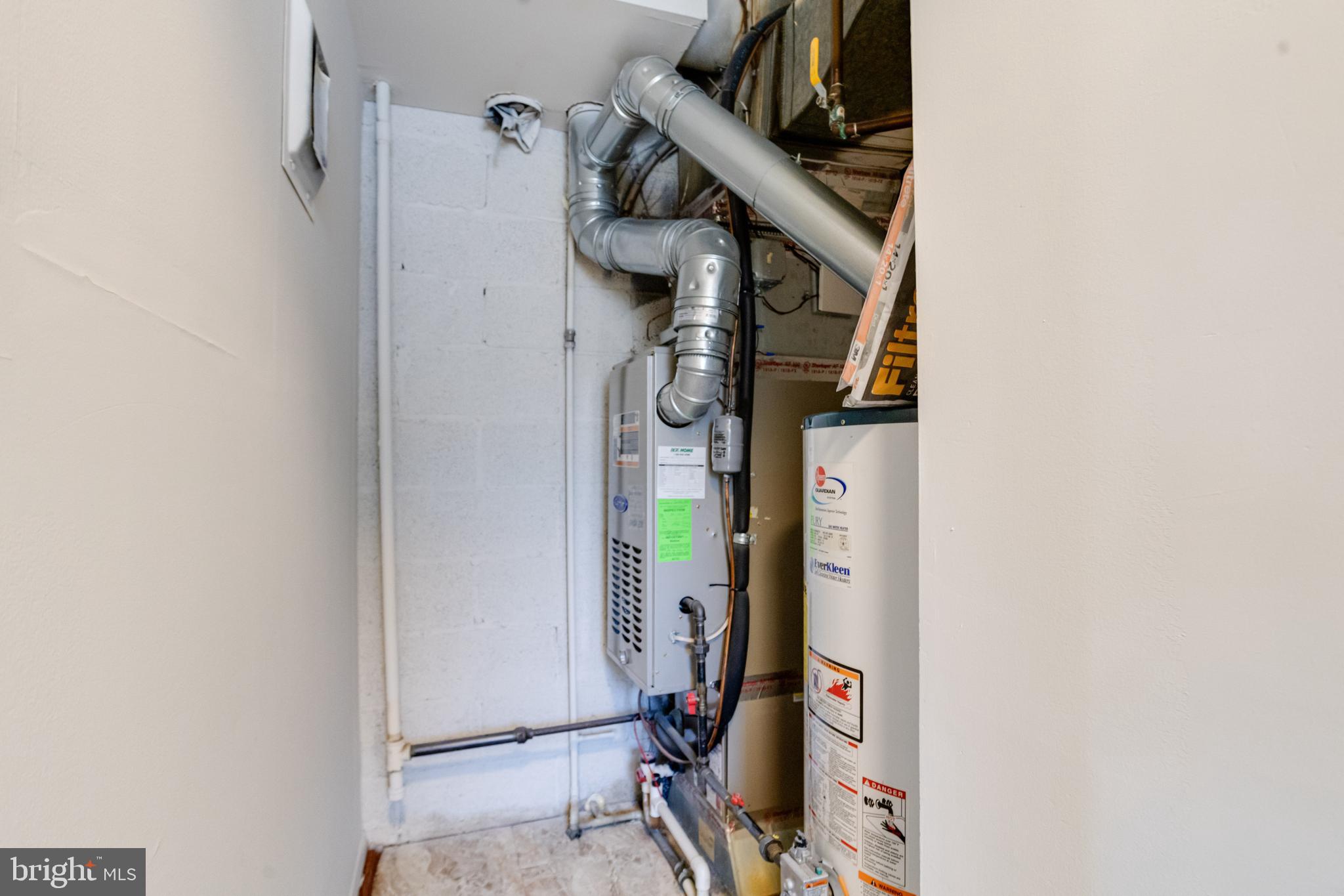 HIGHPOINTE CONDOMINIUM - Residential