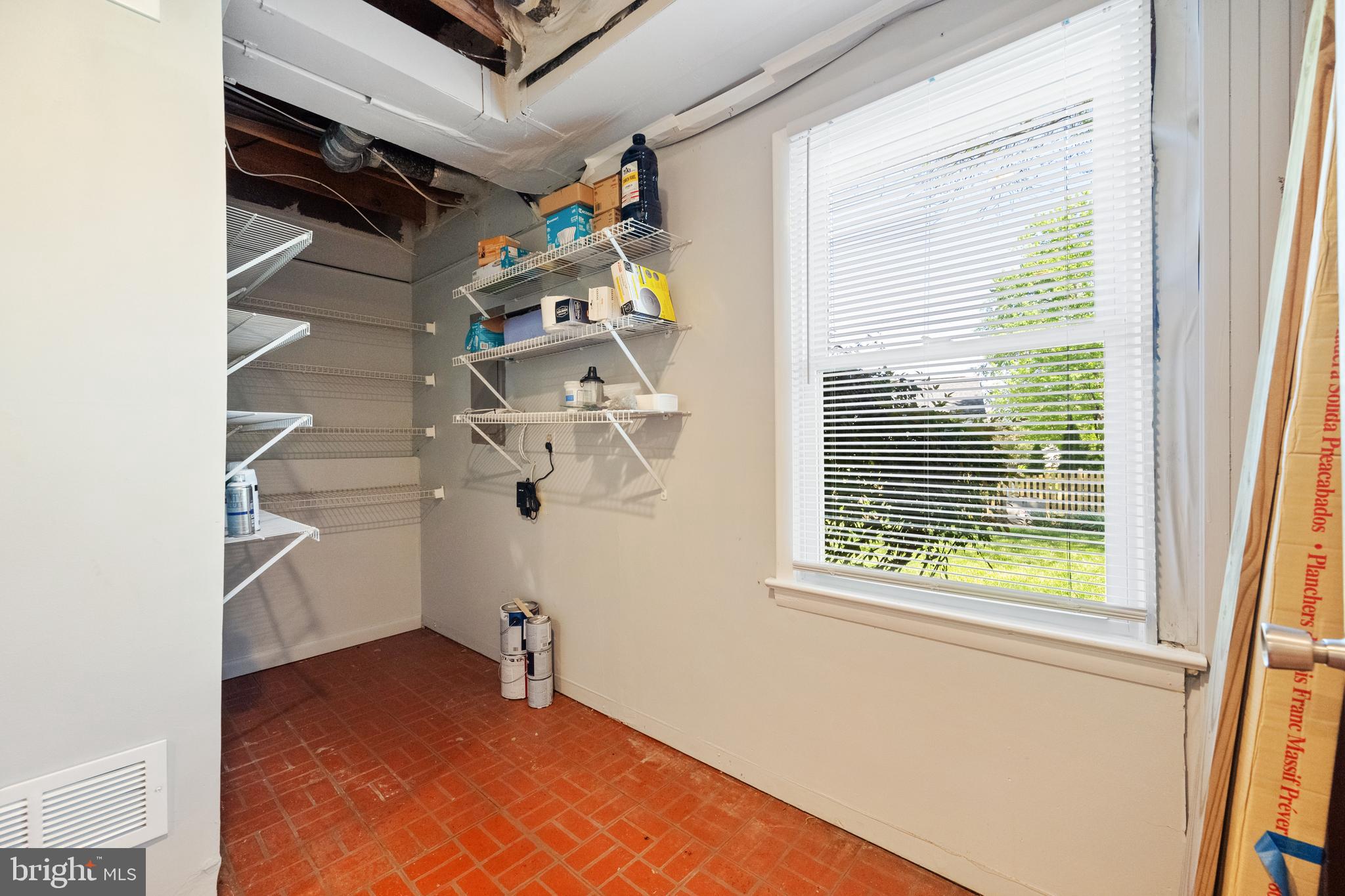 KINGSTON CHASE - Residential