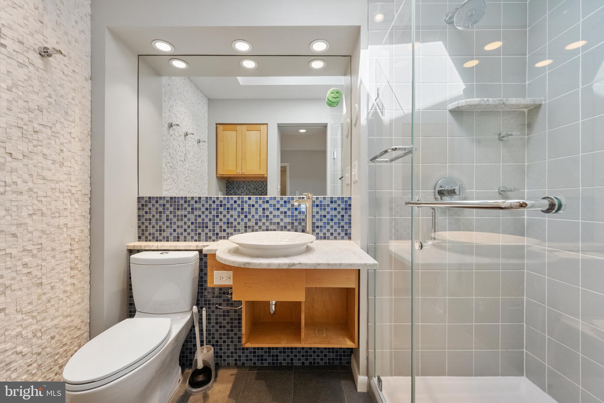 KINGSTON CHASE - Residential