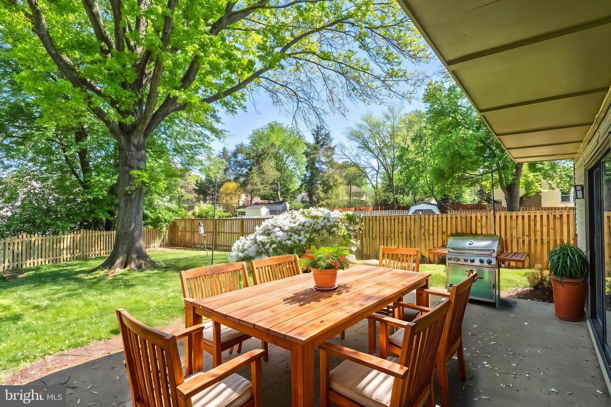 KINGSTON CHASE - Residential