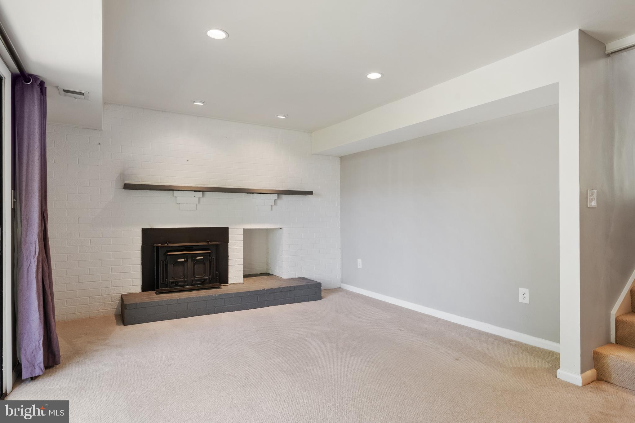 KINGSTON CHASE - Residential