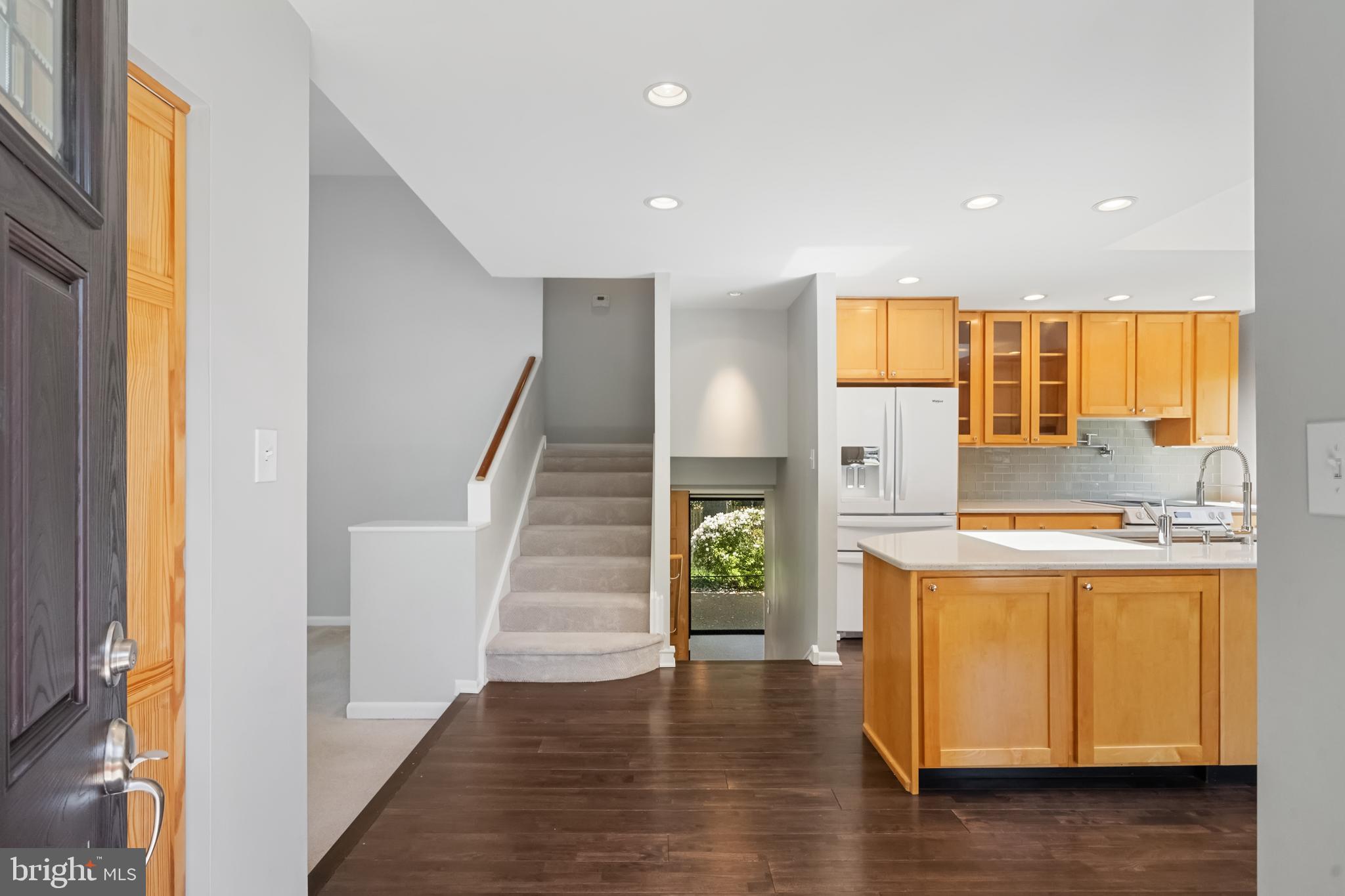 KINGSTON CHASE - Residential