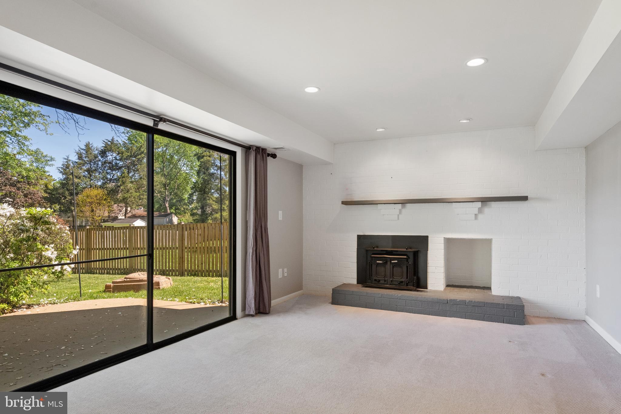 KINGSTON CHASE - Residential