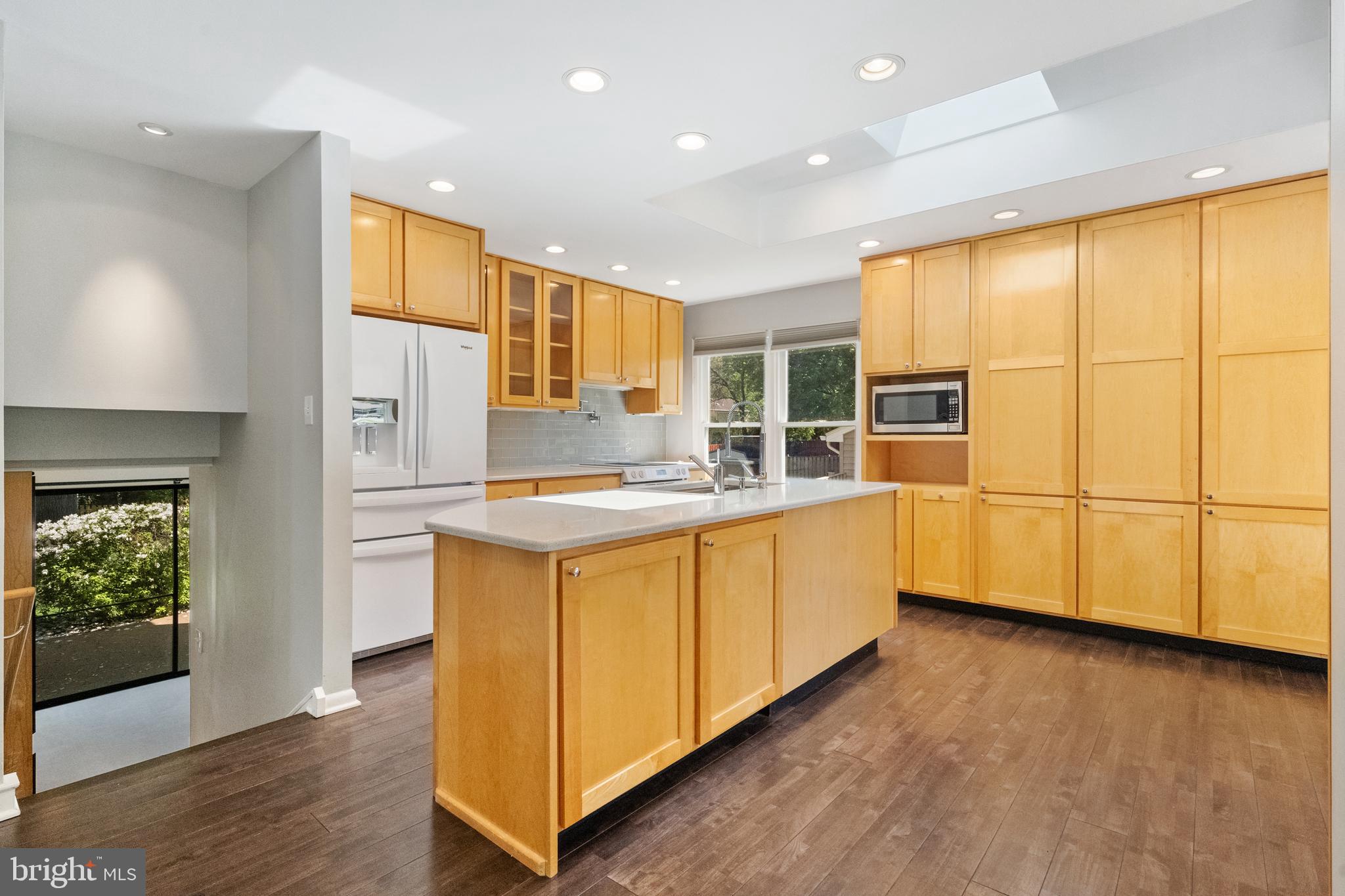 KINGSTON CHASE - Residential