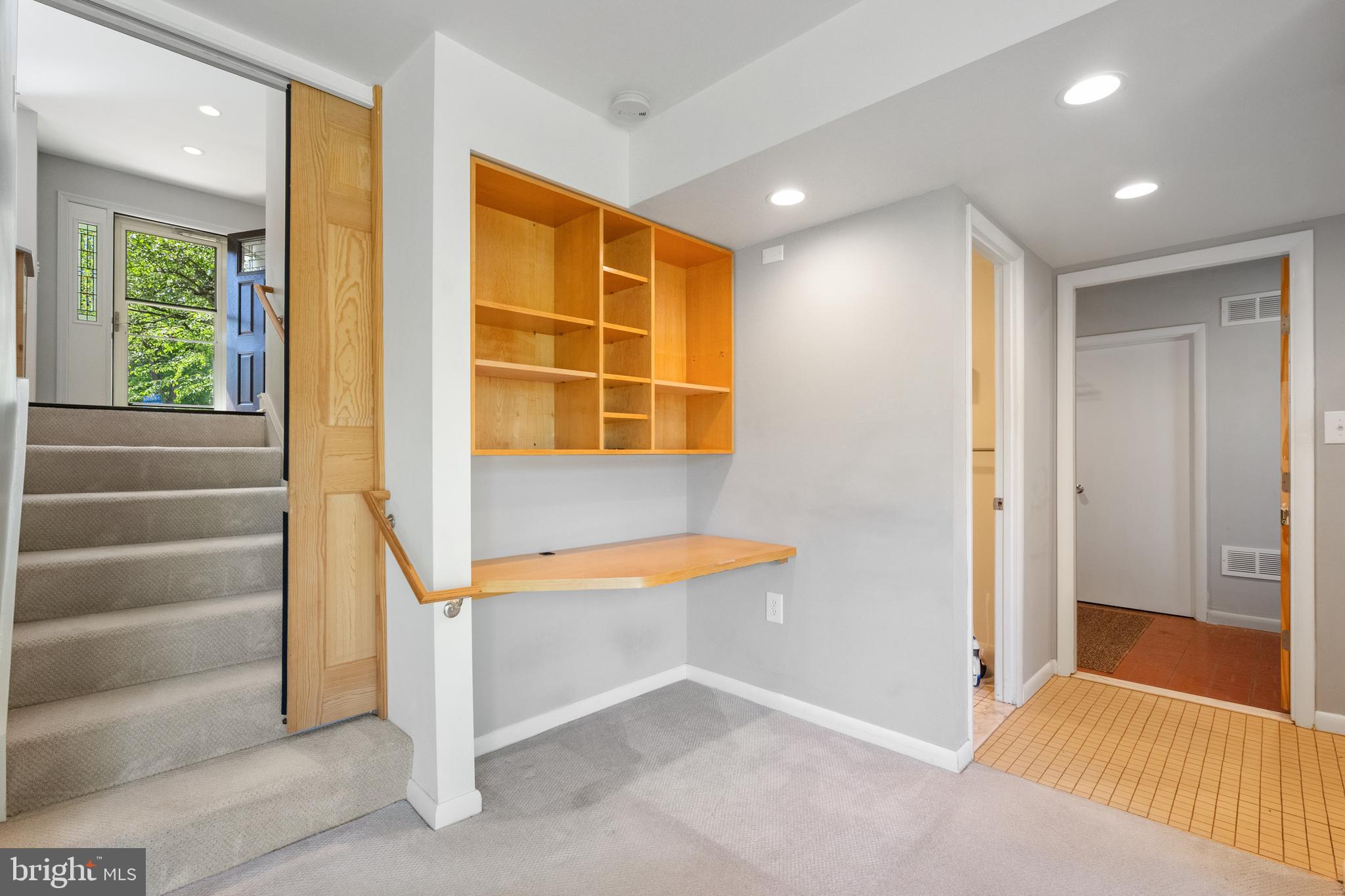 KINGSTON CHASE - Residential