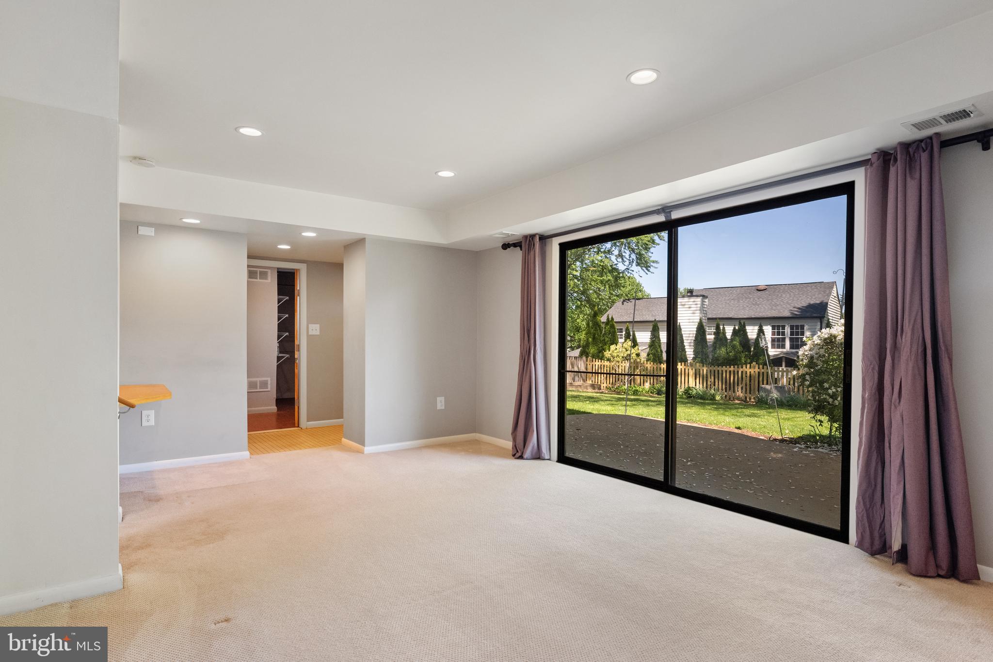 KINGSTON CHASE - Residential