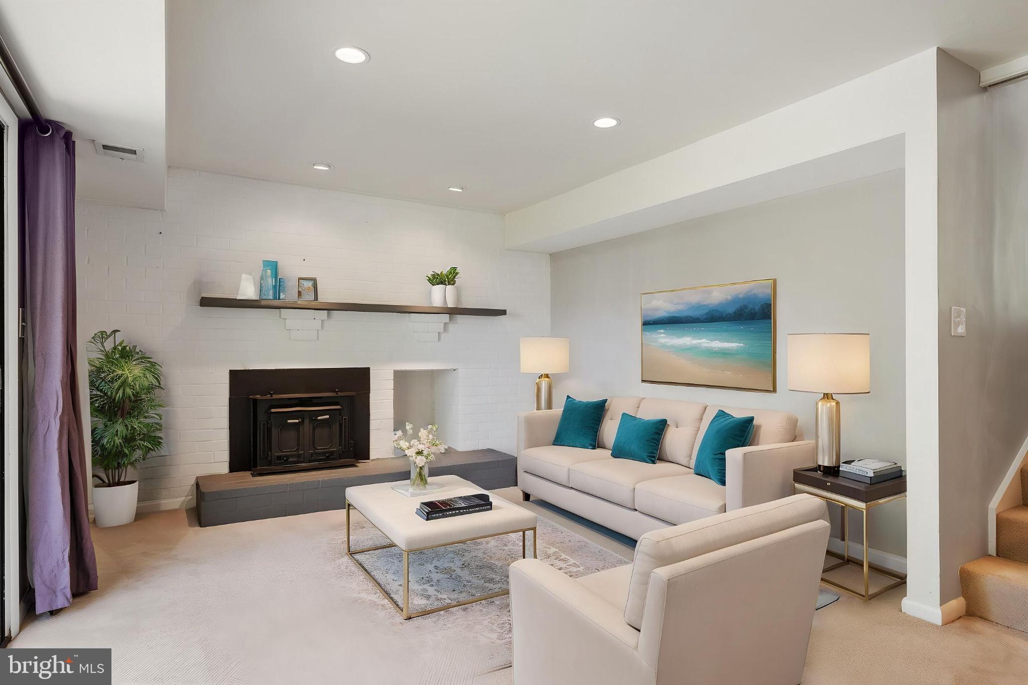 KINGSTON CHASE - Residential