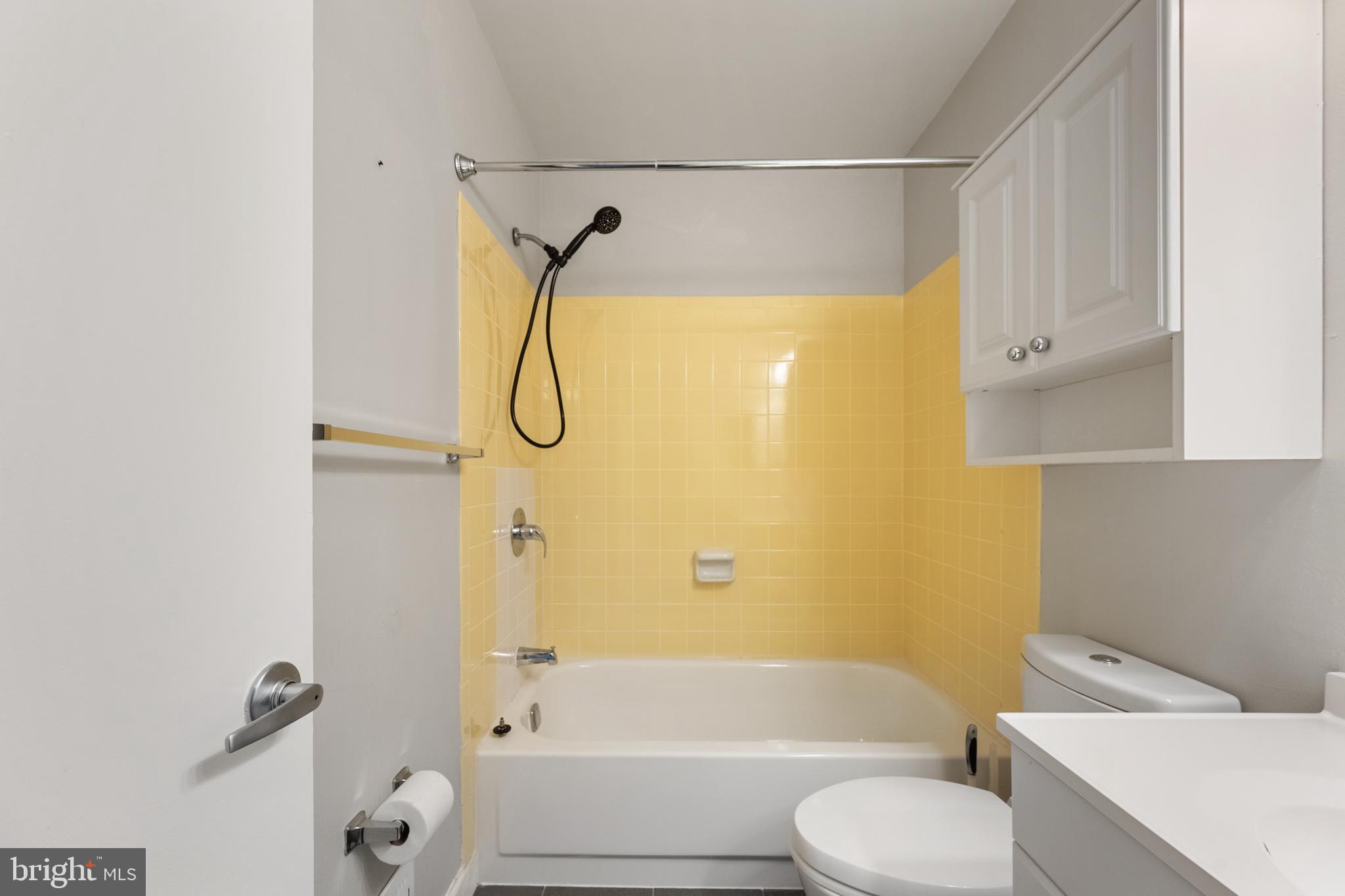 KINGSTON CHASE - Residential