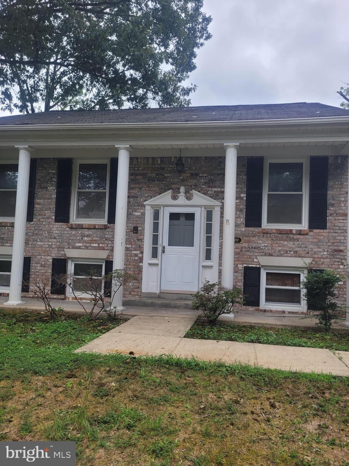 11801 FAIRGREEN LANE