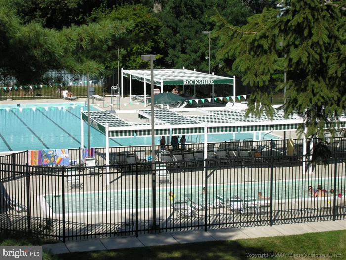 ROCKSHIRE TOWNHOMES - Residential