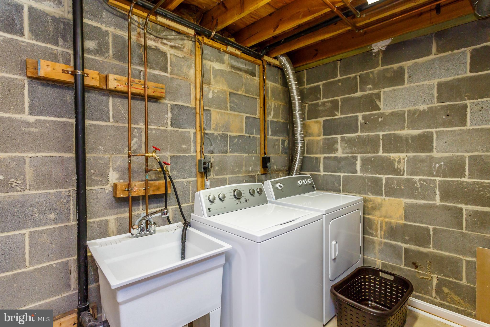 NEWINGTON FOREST - Residential Lease