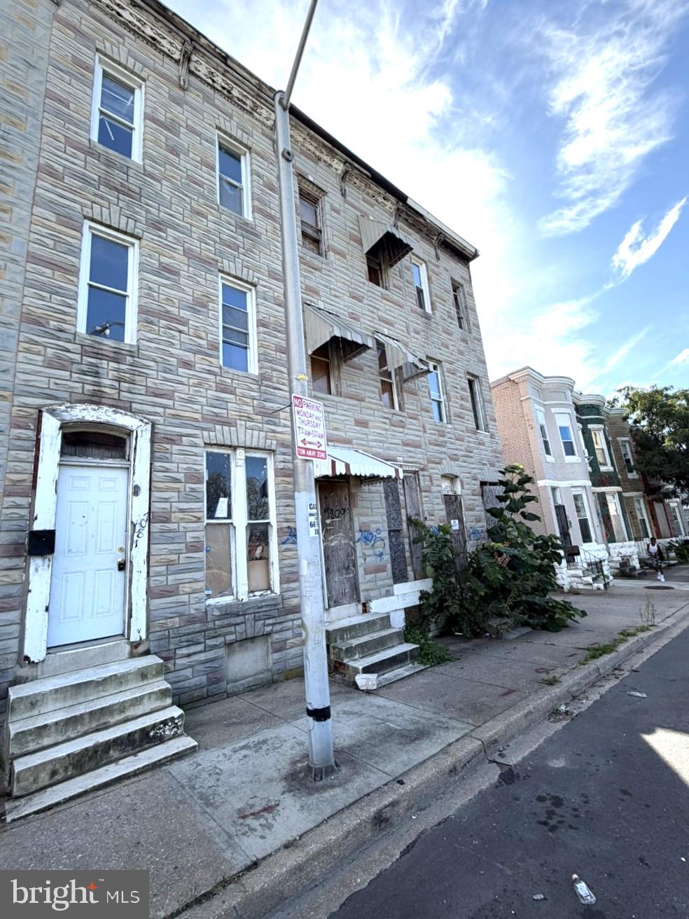 1807 W MULBERRY STREET