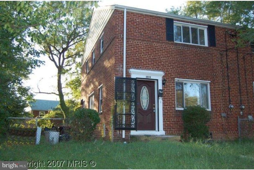 Three bedroom, 1 bath, two level townhome awaiting the perfect tenants. Home features a new kitchen, baths and hardwood flooring. CREDIT SCORE OF AT LEAST 550 REQUIRED. INCOME REQUIREMENT $3800 PER MONTH, SECTION 8 ACCEPTED. PET DEPOSIT BEGINS AT $500, NO CATS.