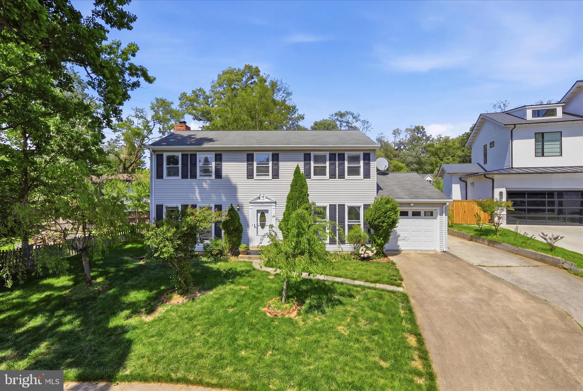211 WHISPERING WIND COURT SE