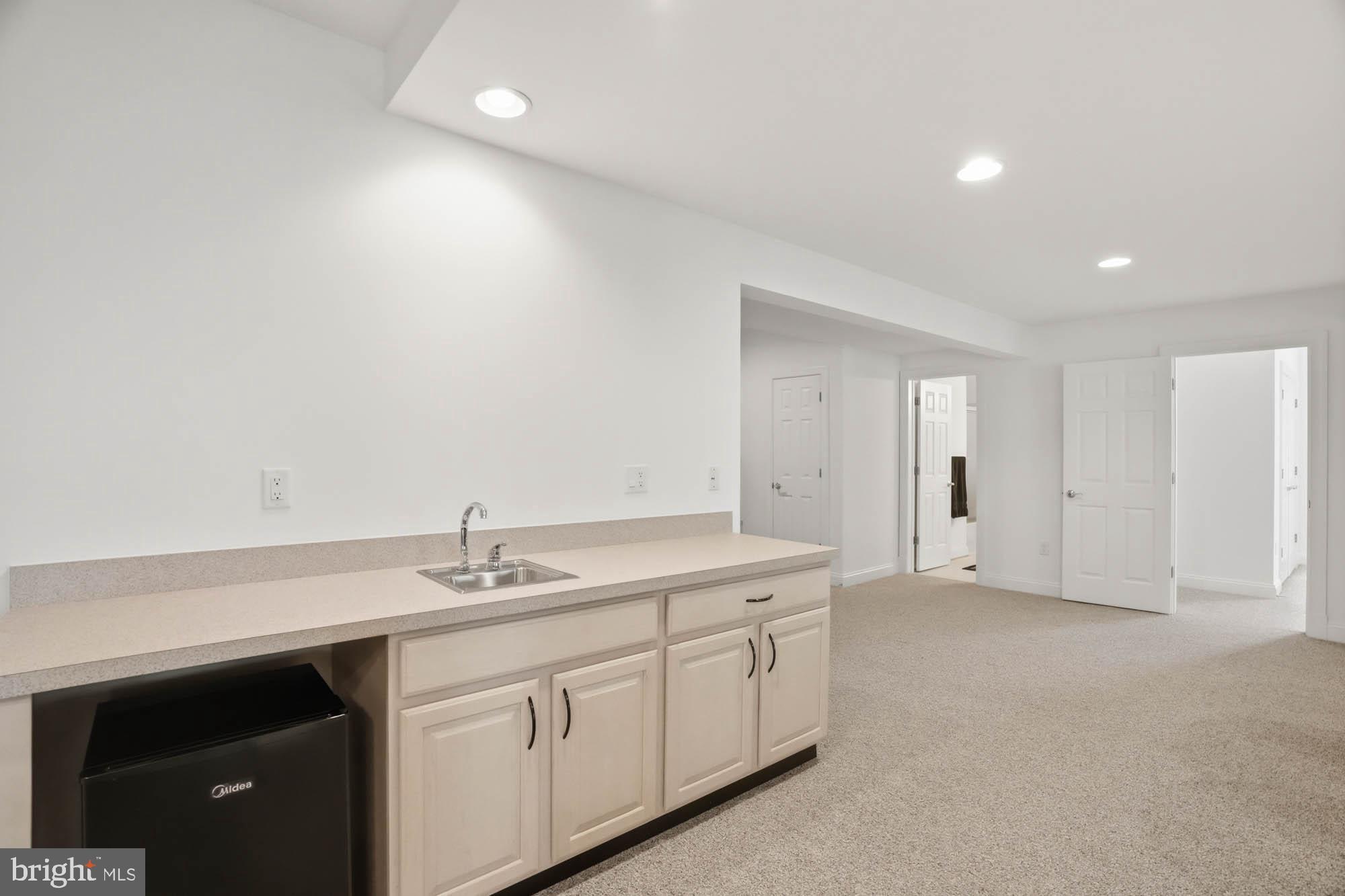 VILLAGE OF RIVER HILL - Residential