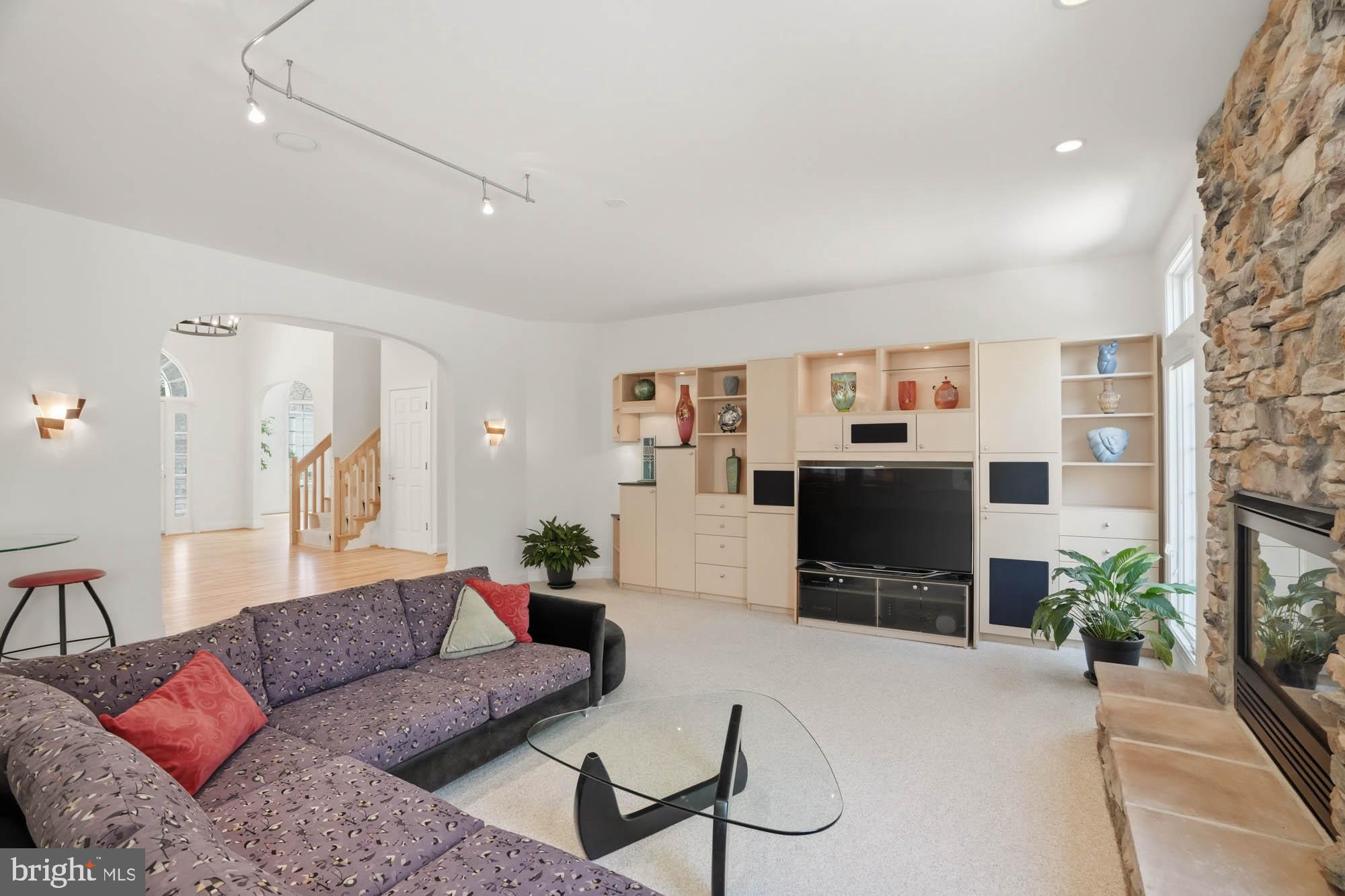 VILLAGE OF RIVER HILL - Residential