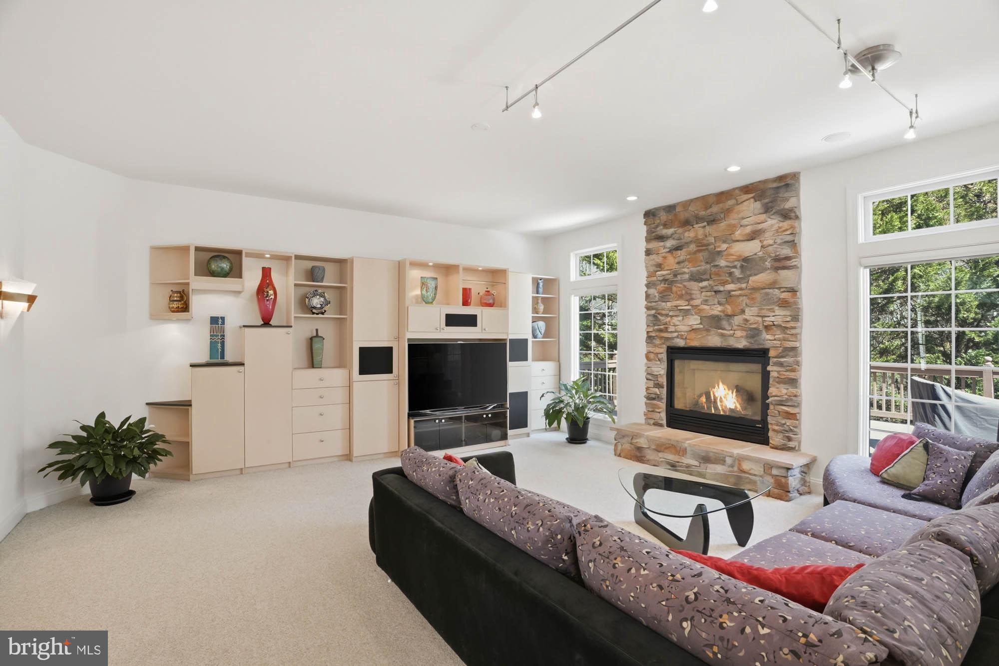 VILLAGE OF RIVER HILL - Residential