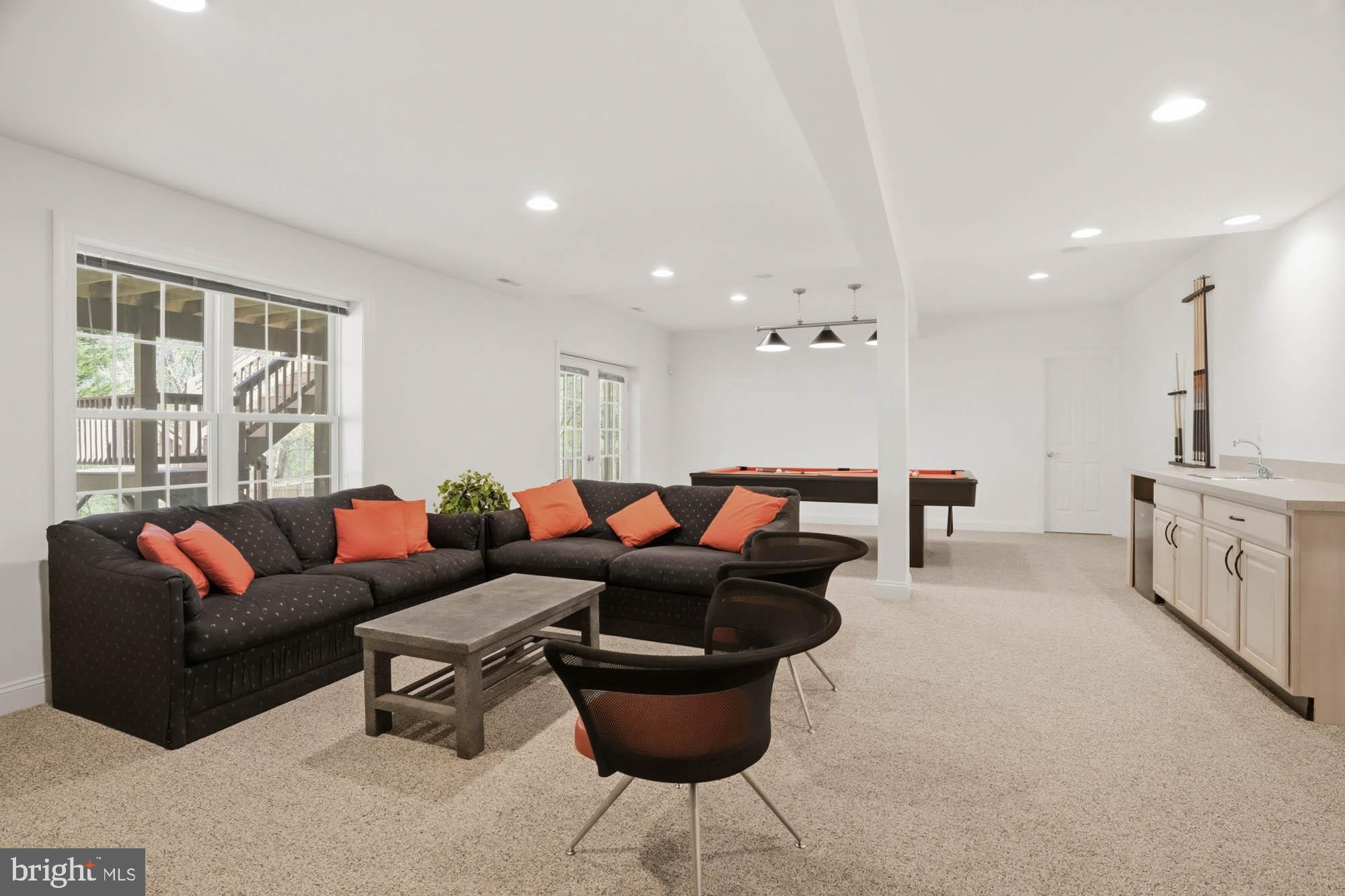 VILLAGE OF RIVER HILL - Residential