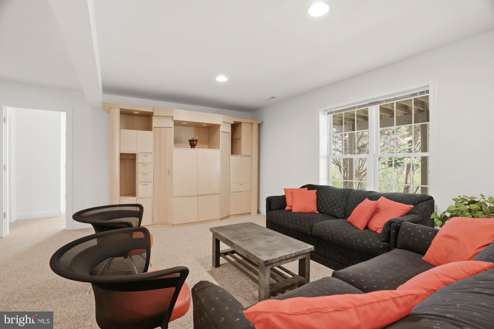 VILLAGE OF RIVER HILL - Residential