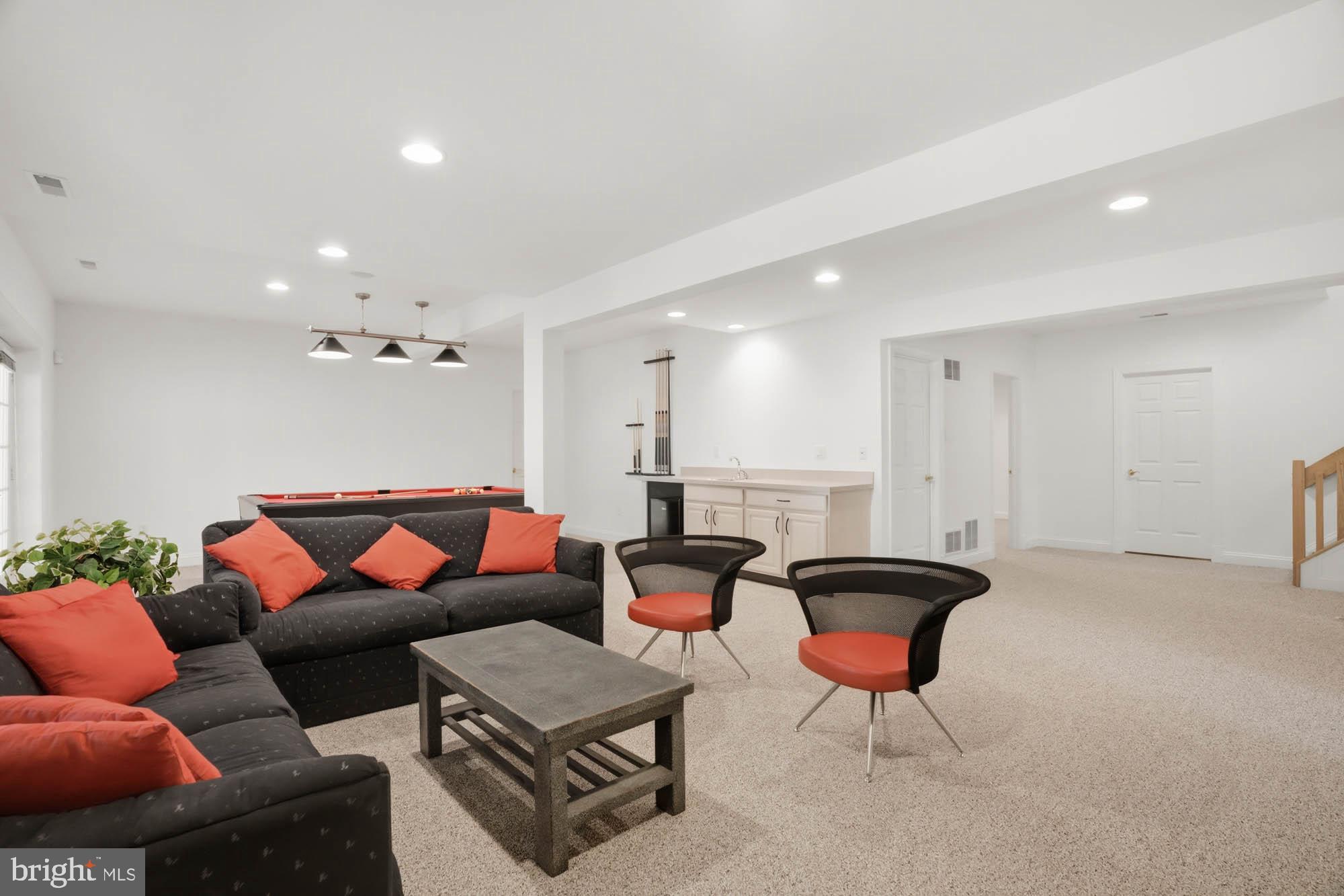 VILLAGE OF RIVER HILL - Residential