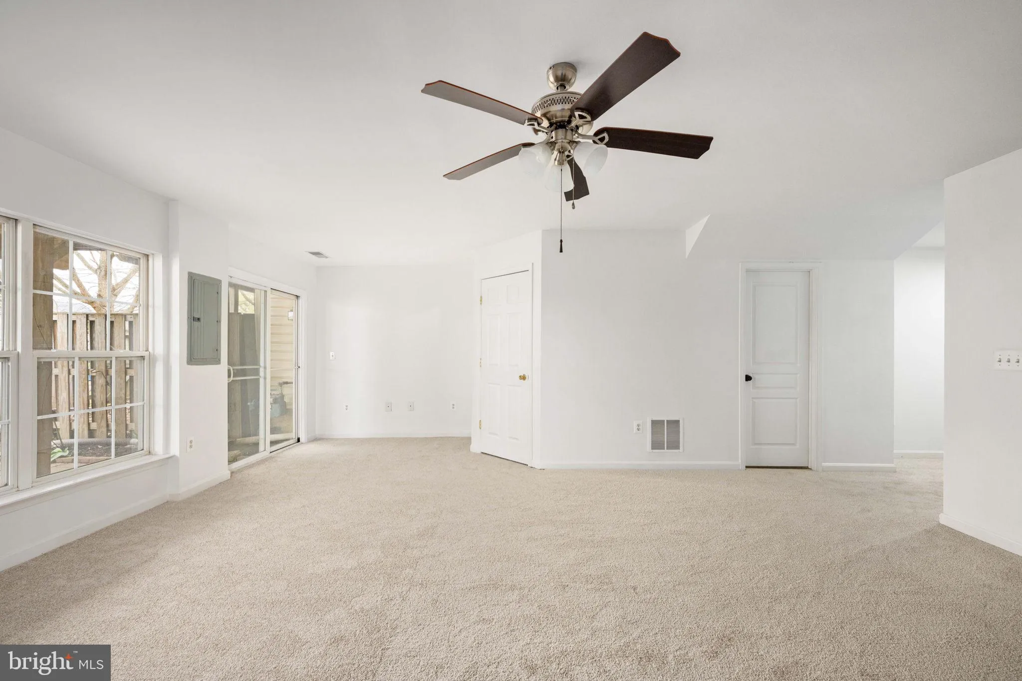 Woodbridge, Virginia 22191, United States, 3 Bedrooms Bedrooms, ,4 BathroomsBathrooms,Residential,Coming Soon,89339