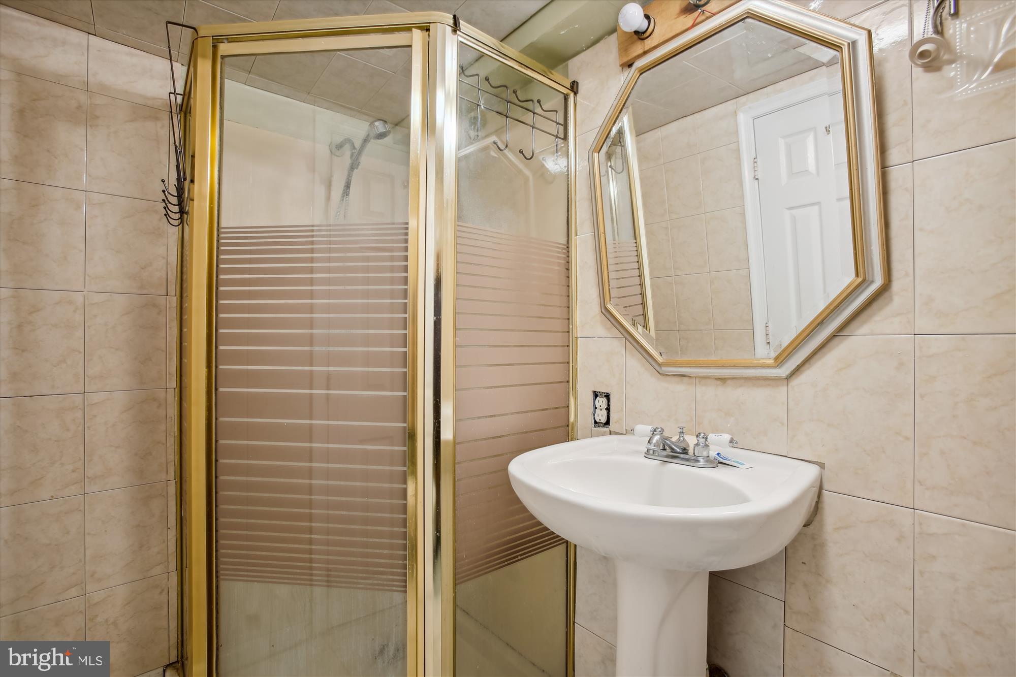 TUCKAHOE VILLAGE - Residential