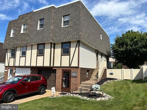 Townhouse For Sale - 15129 Kovats Drive<br/> PHILADELPHIA, PA 19116