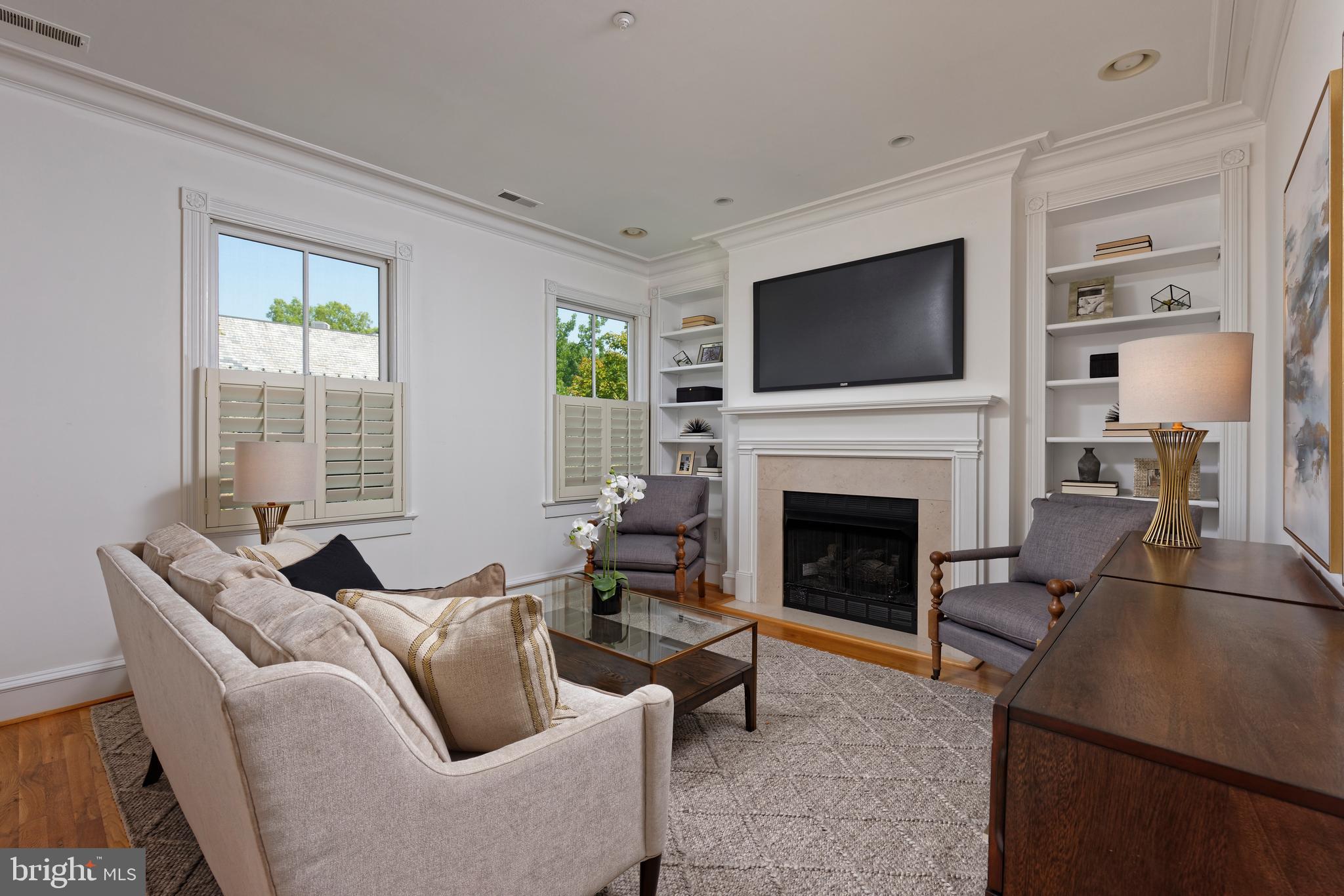 QUEENS ROW - Residential