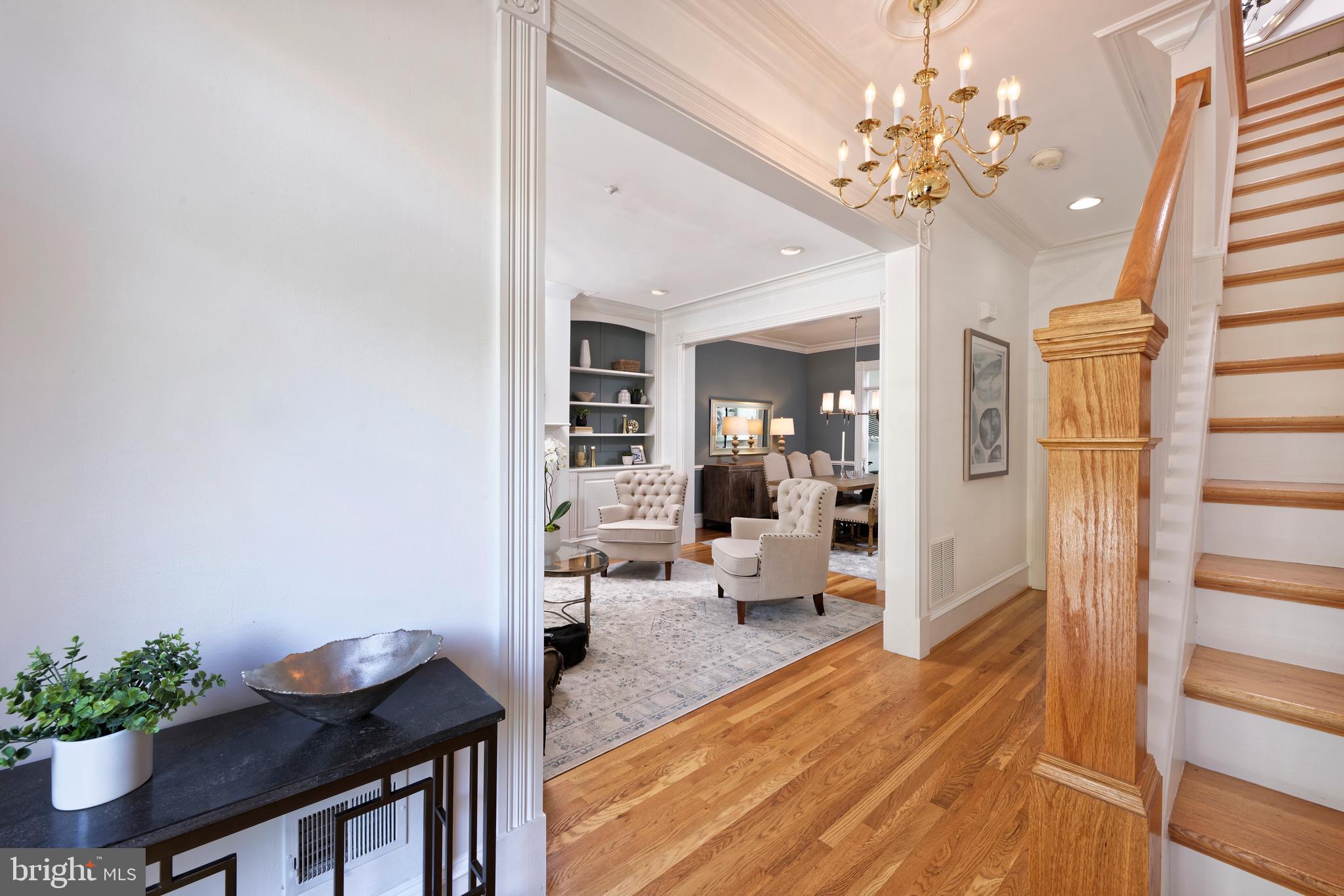 QUEENS ROW - Residential