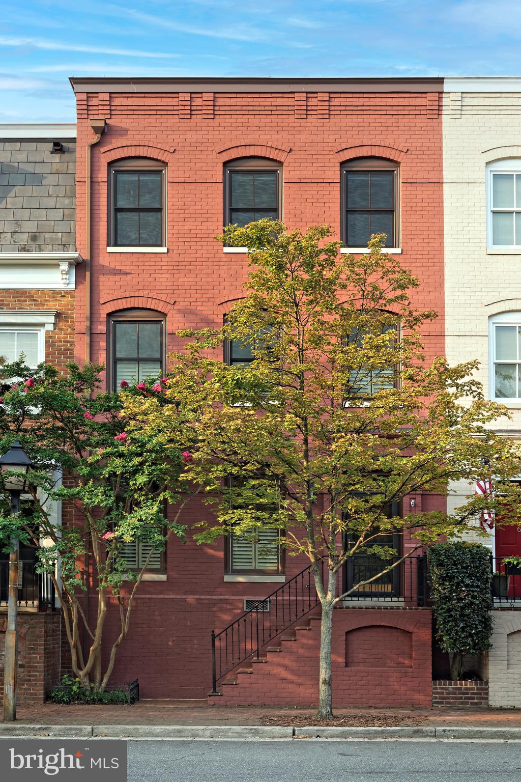 QUEENS ROW - Residential