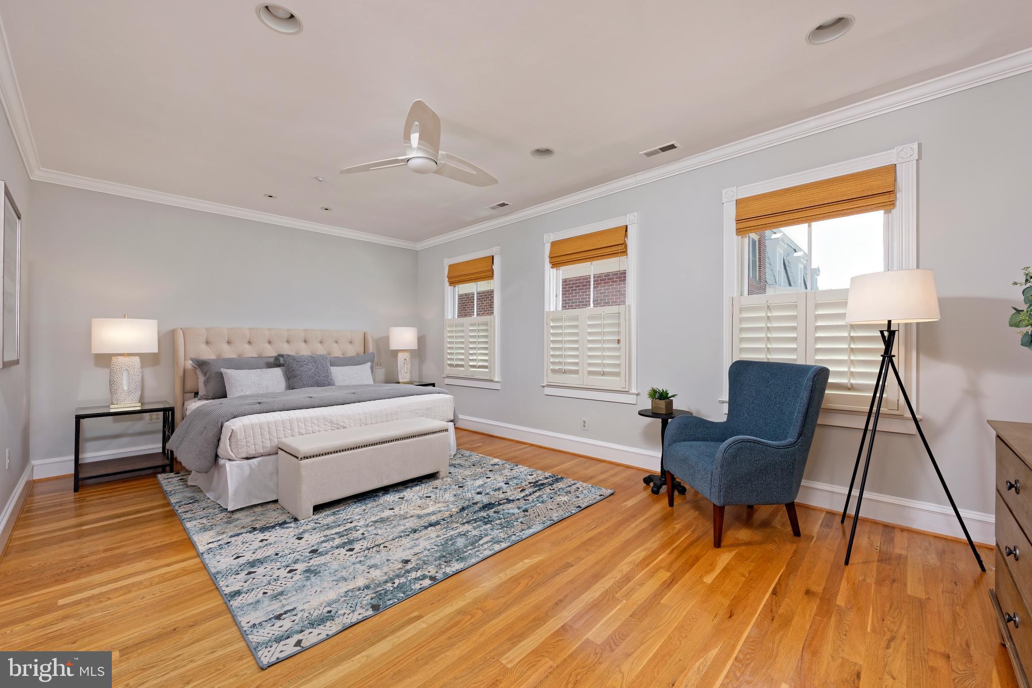 QUEENS ROW - Residential