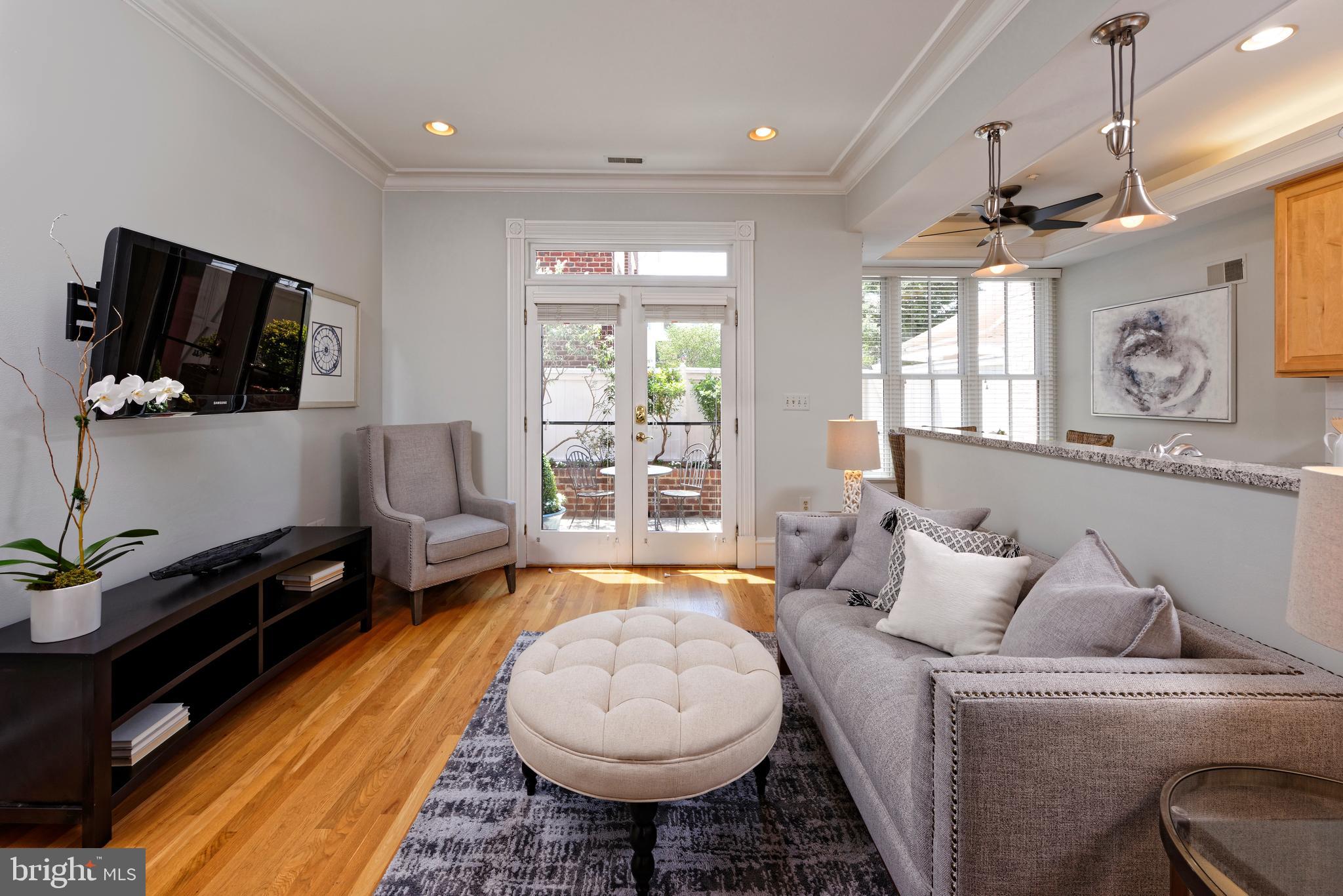 QUEENS ROW - Residential