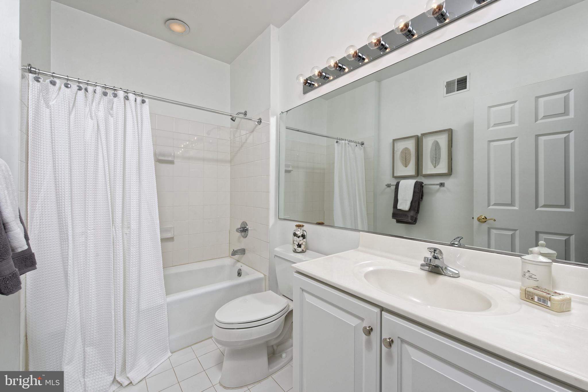 QUEENS ROW - Residential