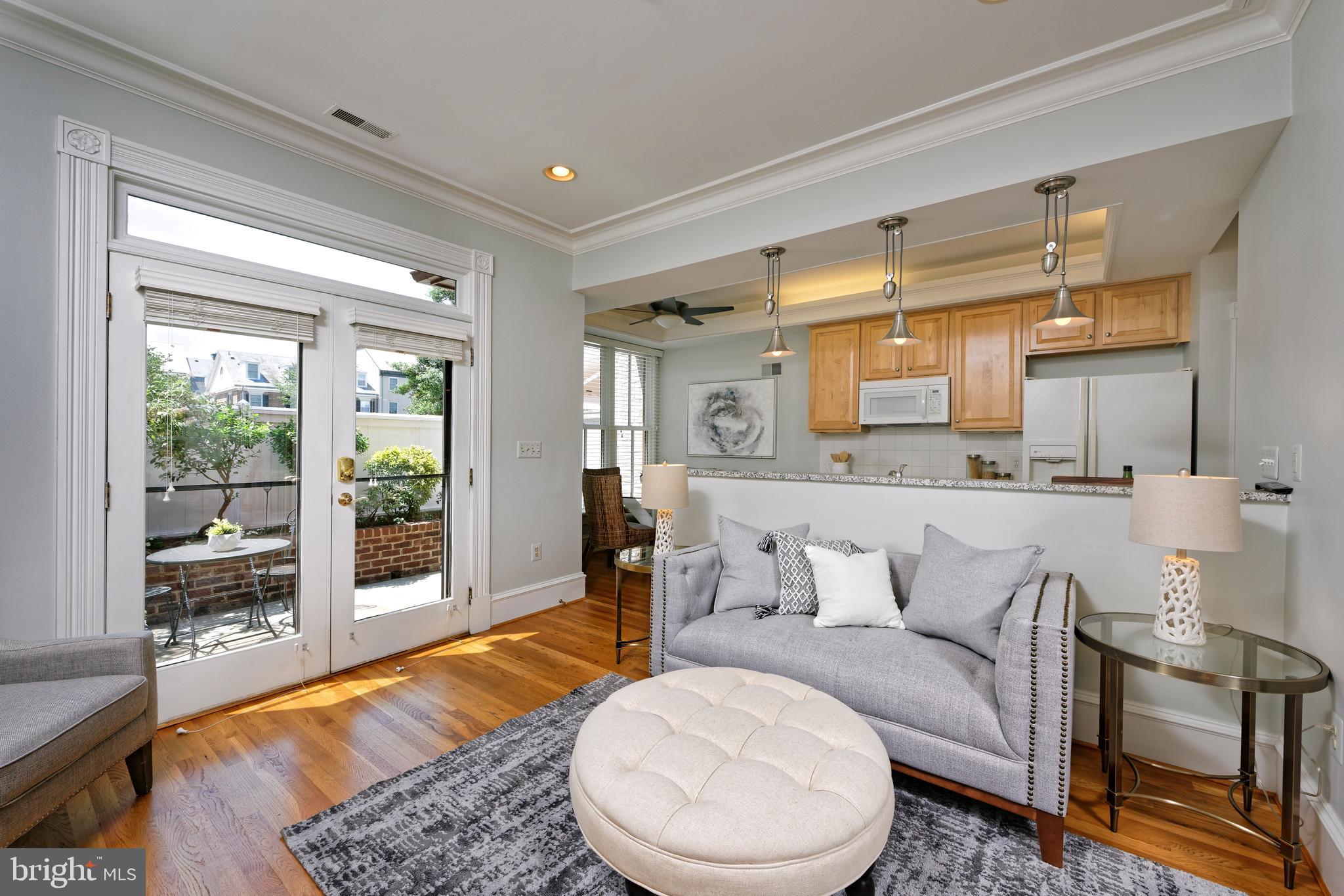 QUEENS ROW - Residential