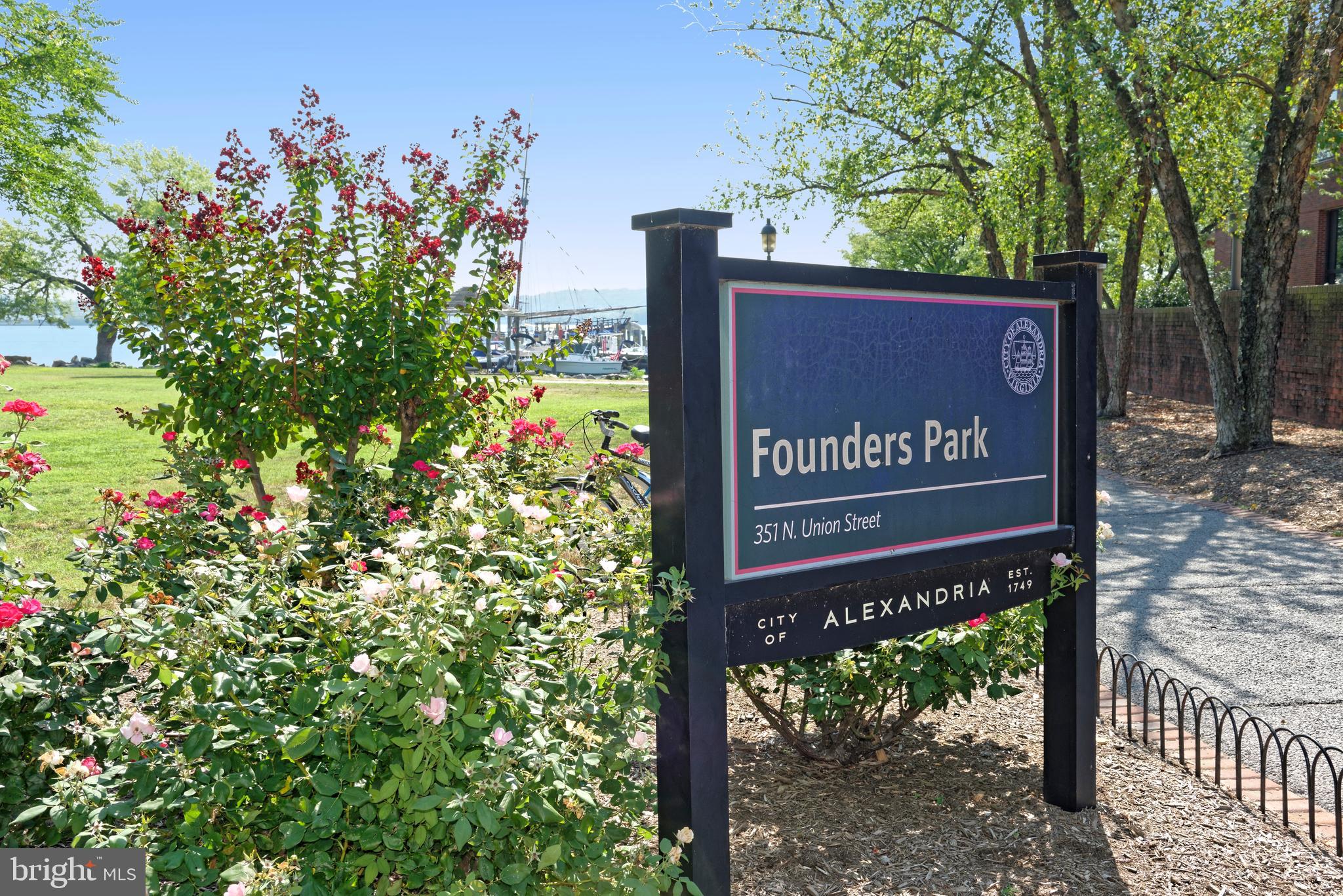 QUEENS ROW - Residential