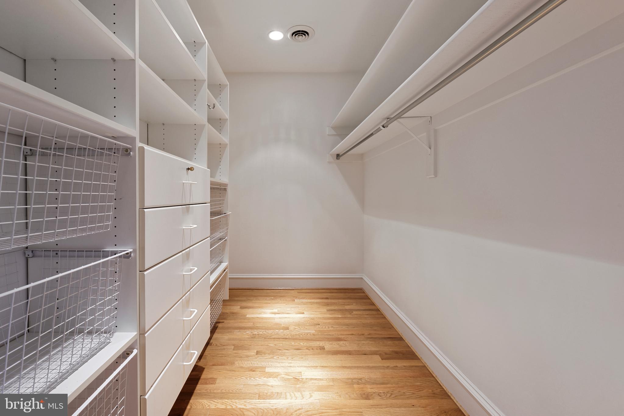 QUEENS ROW - Residential