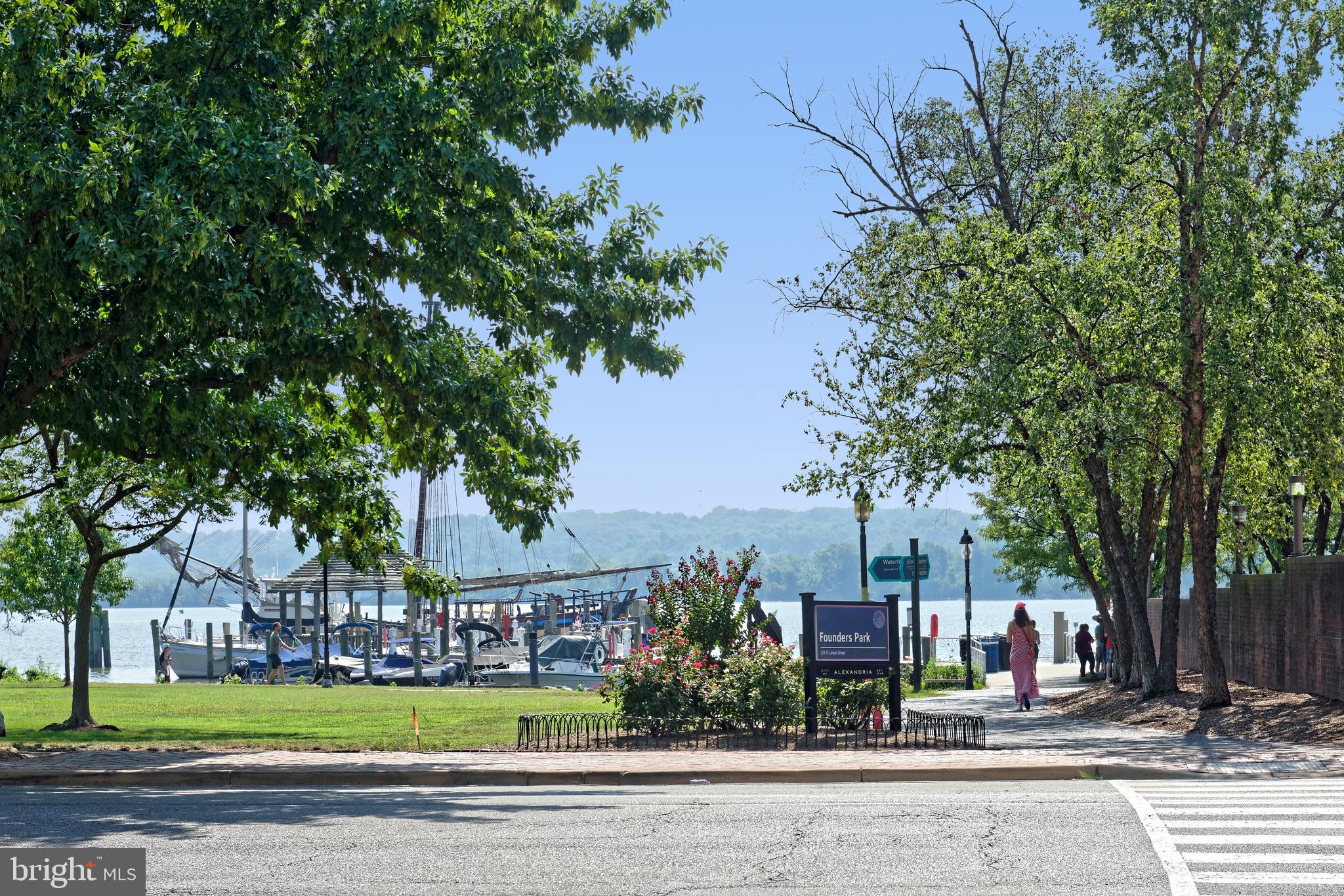 QUEENS ROW - Residential