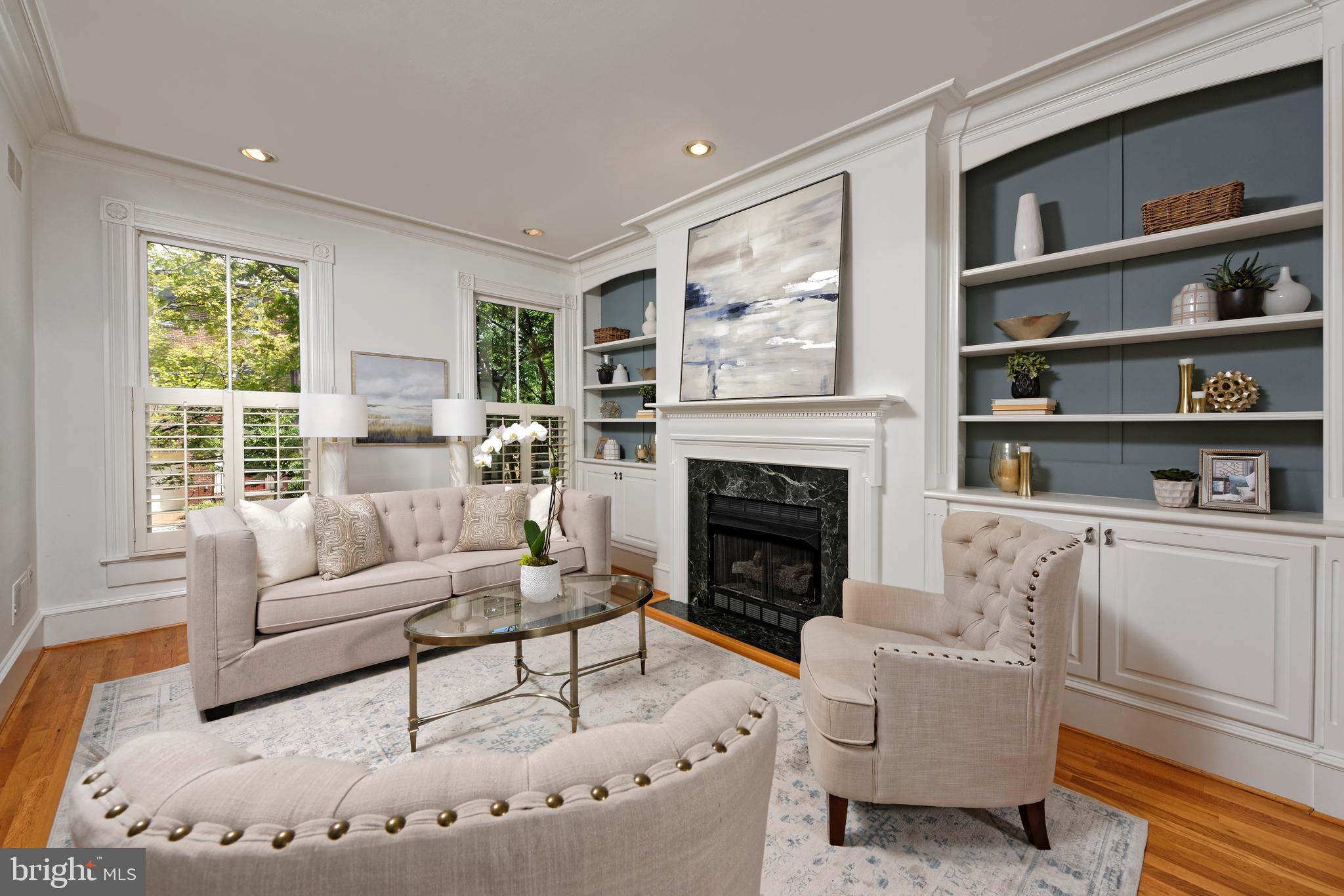 QUEENS ROW - Residential