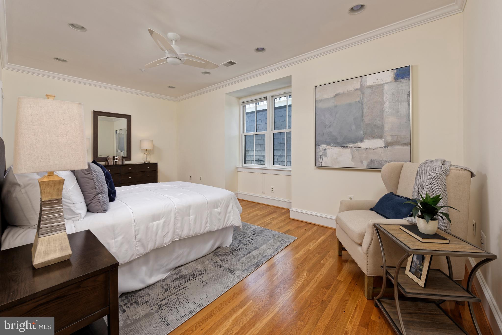 QUEENS ROW - Residential