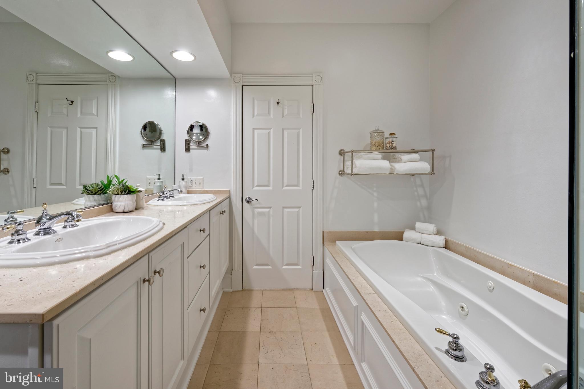 QUEENS ROW - Residential