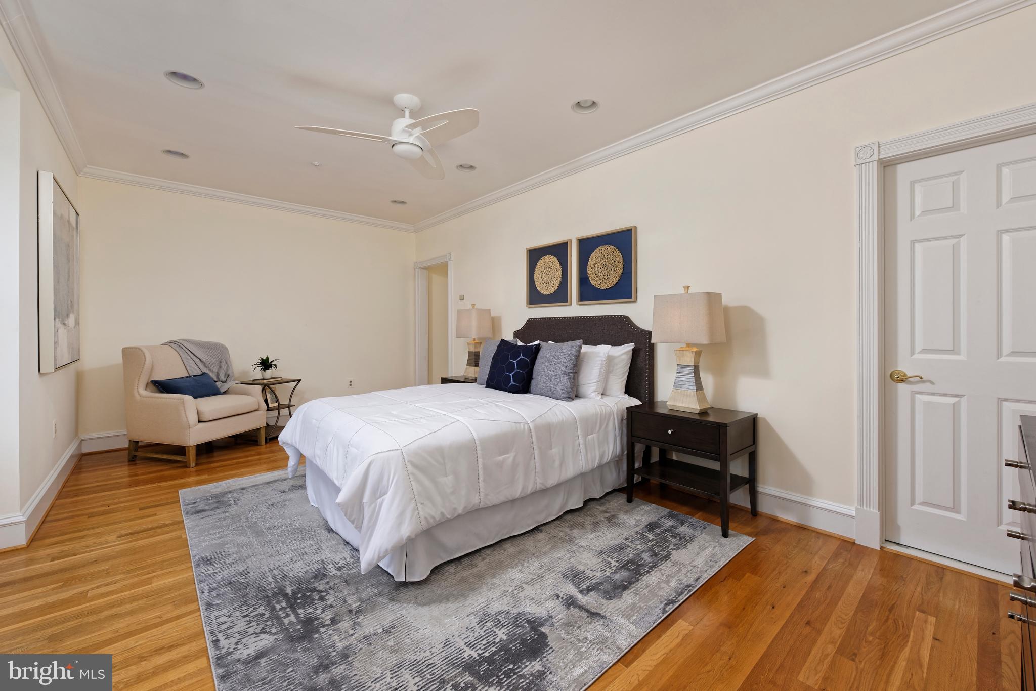 QUEENS ROW - Residential