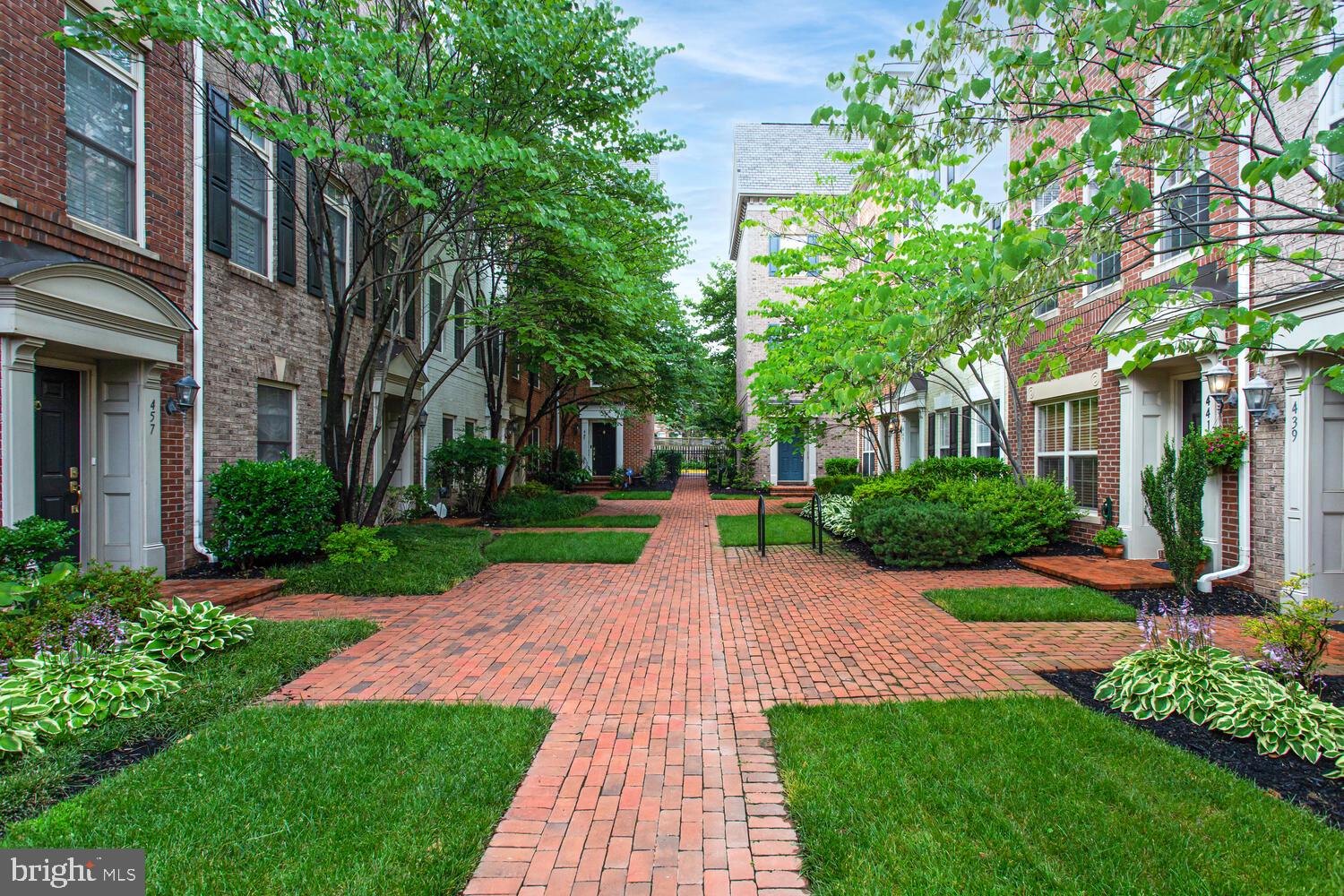 BUCKINGHAM COMMONS - Residential Lease