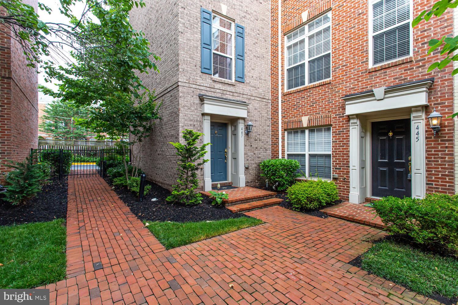 BUCKINGHAM COMMONS - Residential Lease